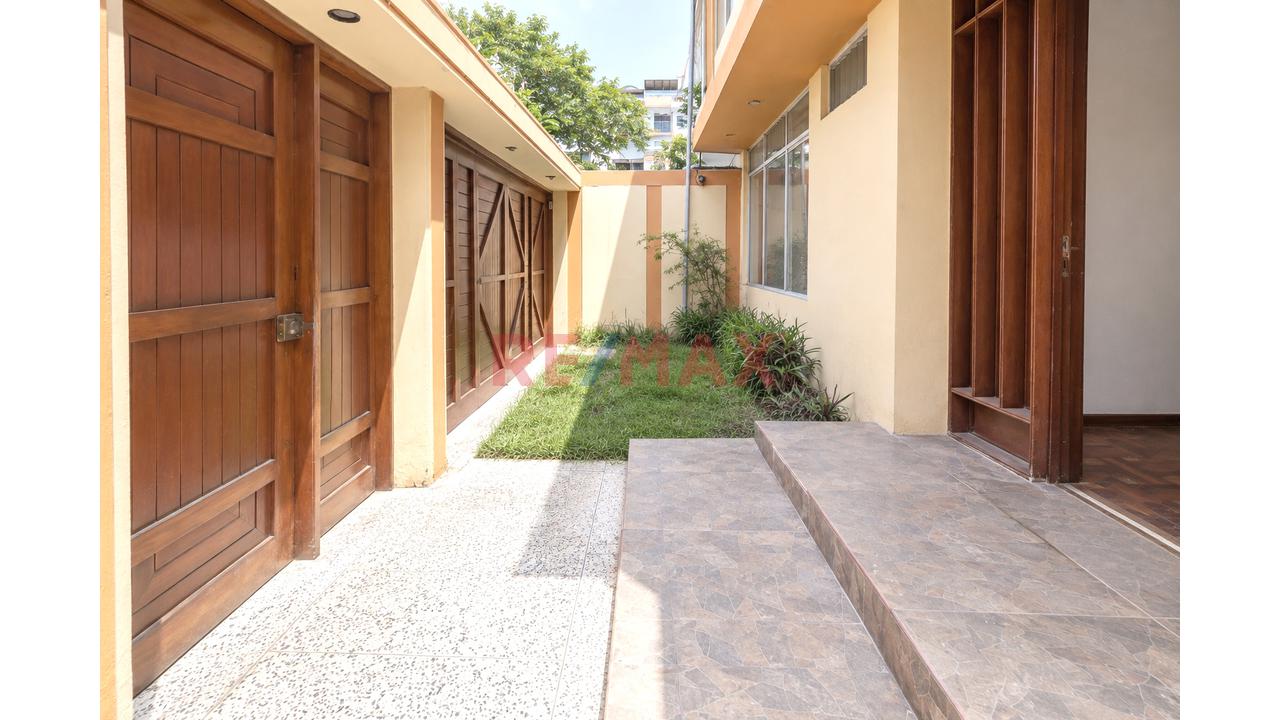 Exclusiva Casa En Venta - Urb. Los Rosales I Etapa - Santiago De Surco - 3