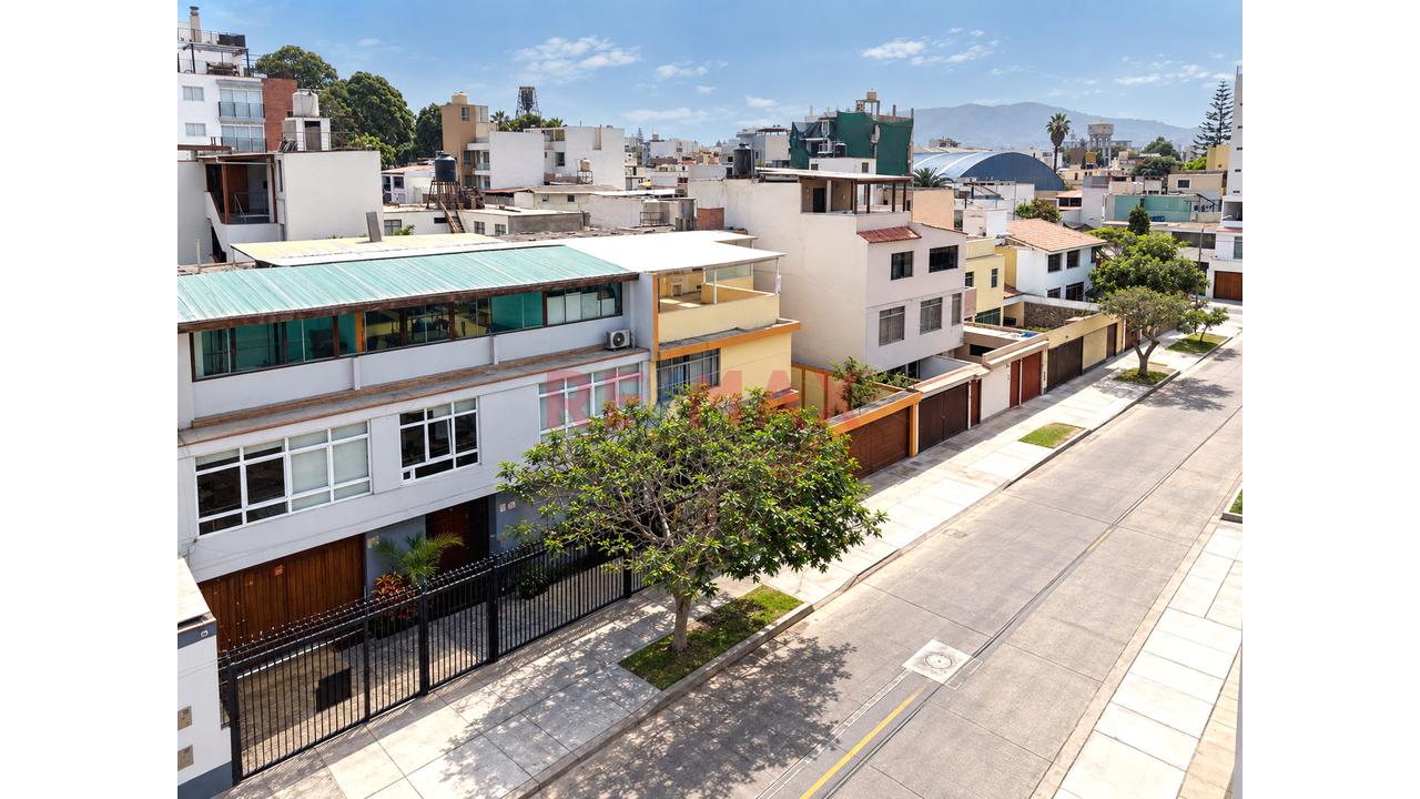 Exclusiva Casa En Venta - Urb. Los Rosales I Etapa - Santiago De Surco - 4