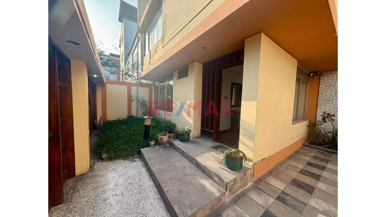 Exclusiva Casa En Venta - Urb. Los Rosales I Etapa - Santiago De Surco — foto 4