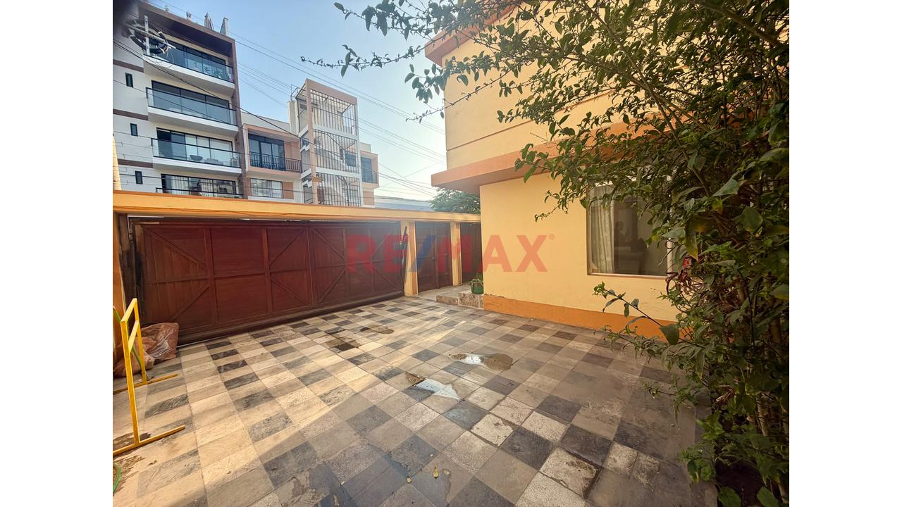 Exclusiva Casa En Venta - Urb. Los Rosales I Etapa - Santiago De Surco — foto 3
