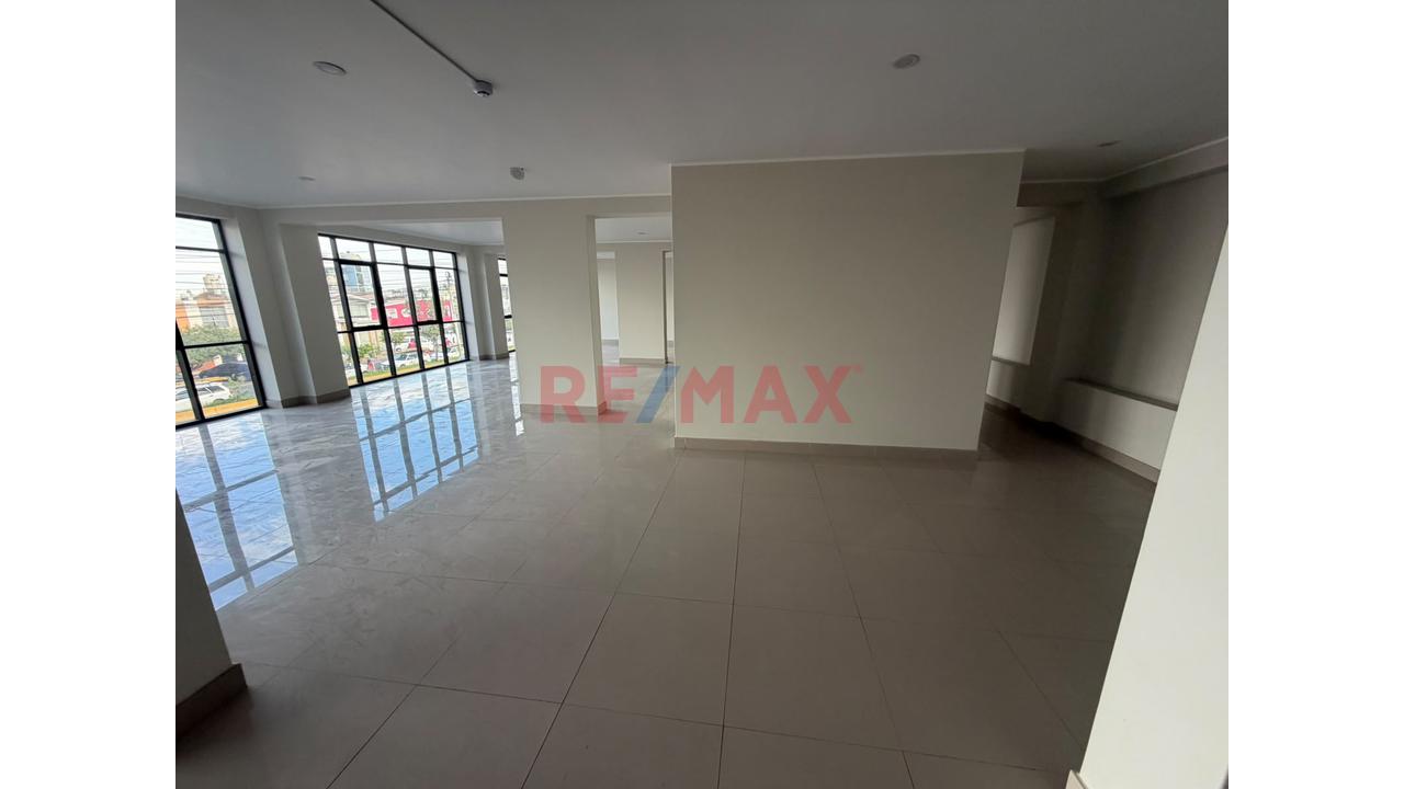 Local Comercial De Estreno En Plena Avenida Dolores - Municipalidad De Jlbr - 5