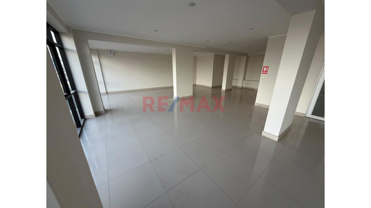 Local Comercial De Estreno En Plena Avenida Dolores - Municipalidad De Jlbr - 2