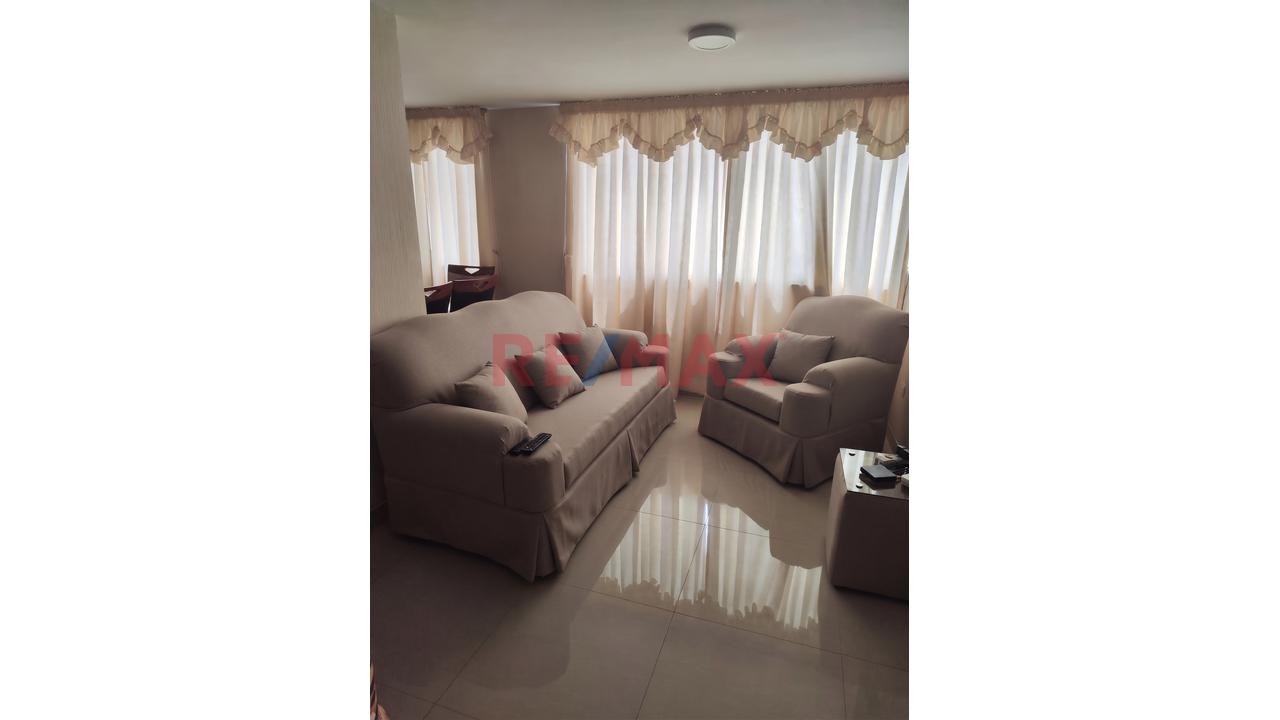 Casa En Venta Frente Al Parque En Surco — foto 2