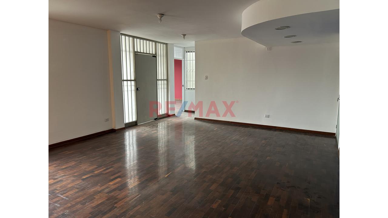 Oficina Amplia En Alquiler – San Isidro 3Er Piso - 18