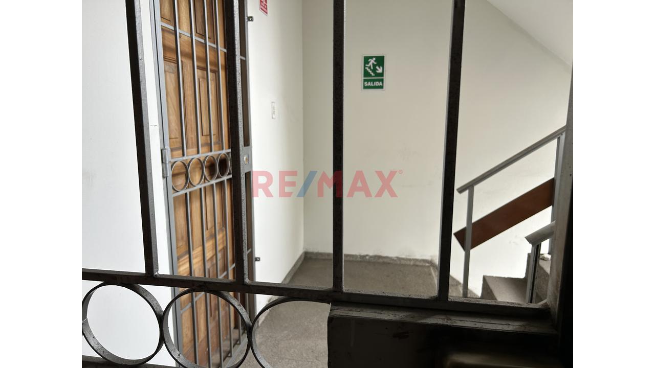 Oficina Amplia En Alquiler – San Isidro 3Er Piso - 16