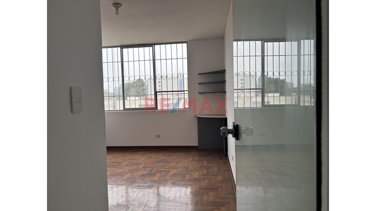 Oficina Amplia En Alquiler – San Isidro 3Er Piso — foto 5