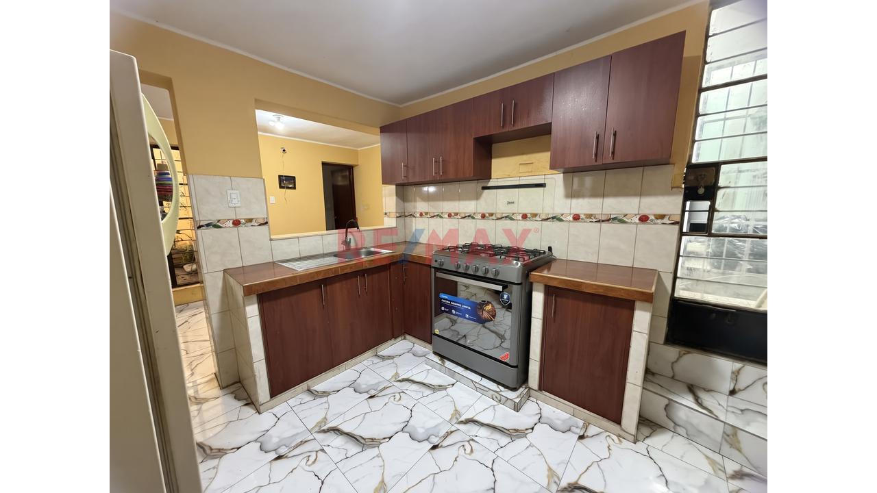 Se Vende Casa Como Terreno De 200M2 En Collique -3Era Etapa - 5
