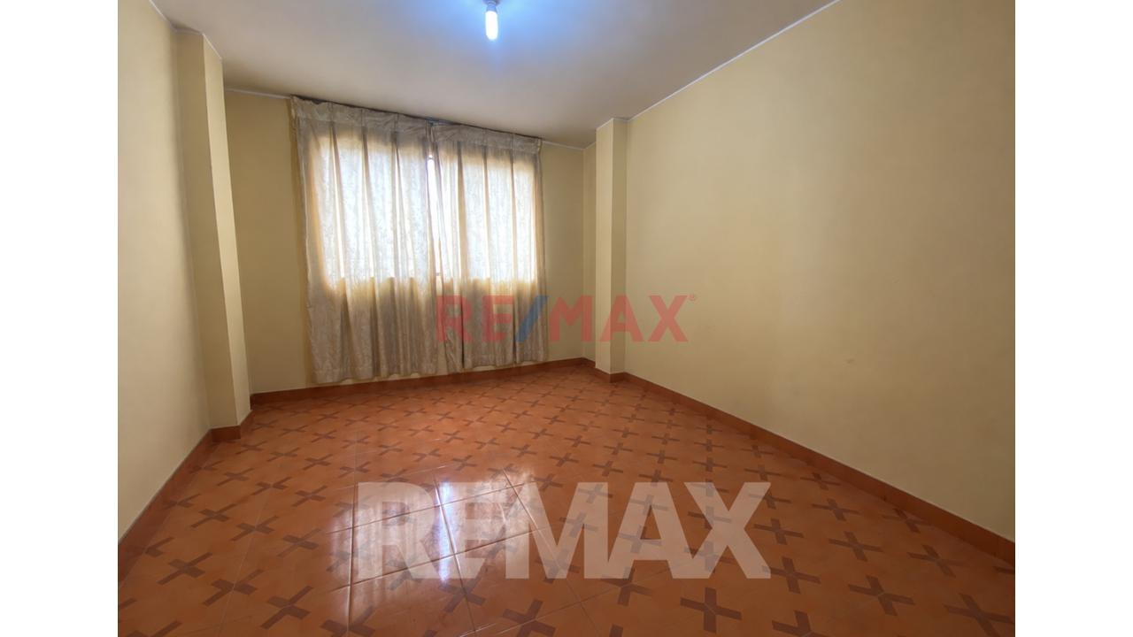 Venta De Casa De 3 Pisos 150 M² En San Juan De Miraflores - 5