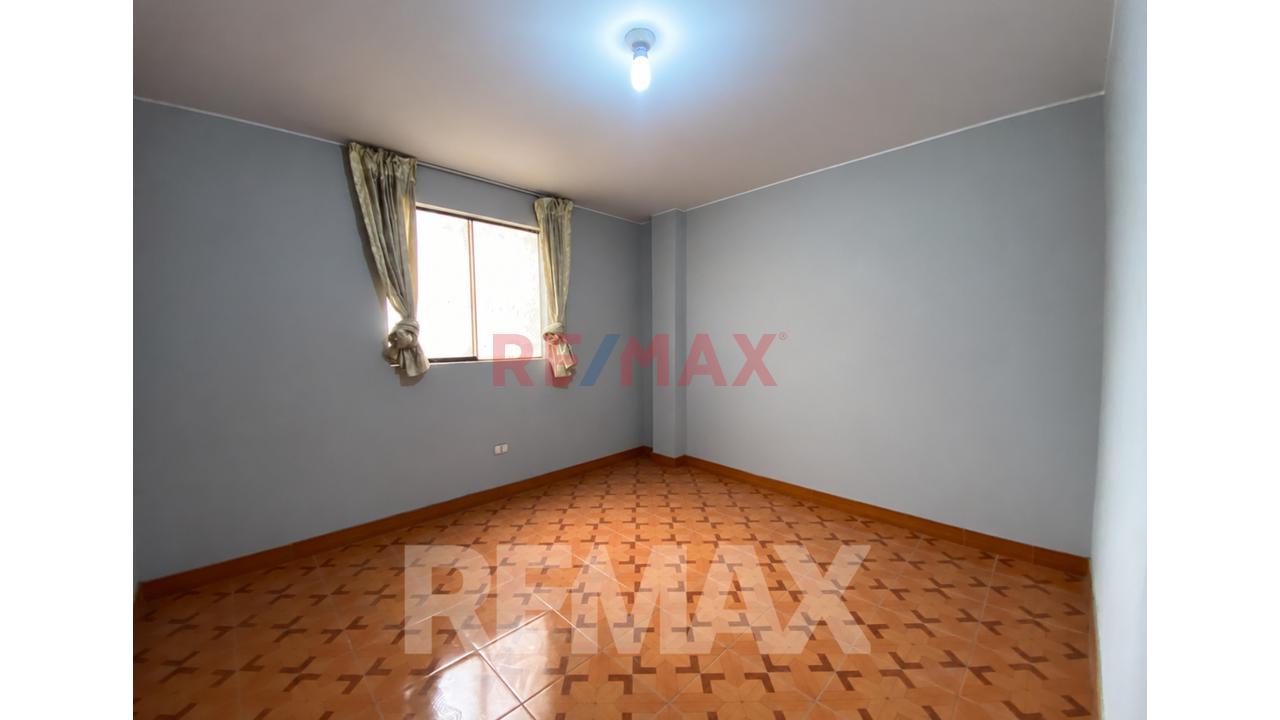 Venta De Casa De 3 Pisos 150 M² En San Juan De Miraflores - 14