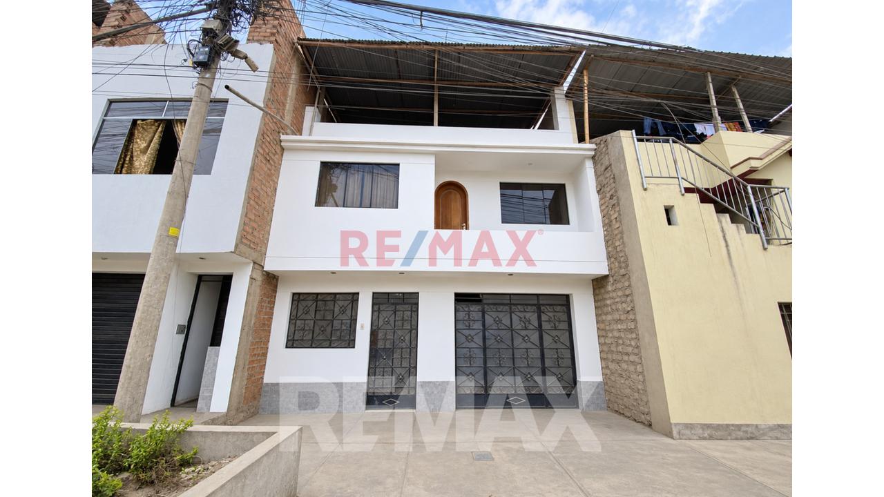 Venta De Casa De 3 Pisos 150 M² En San Juan De Miraflores - 2