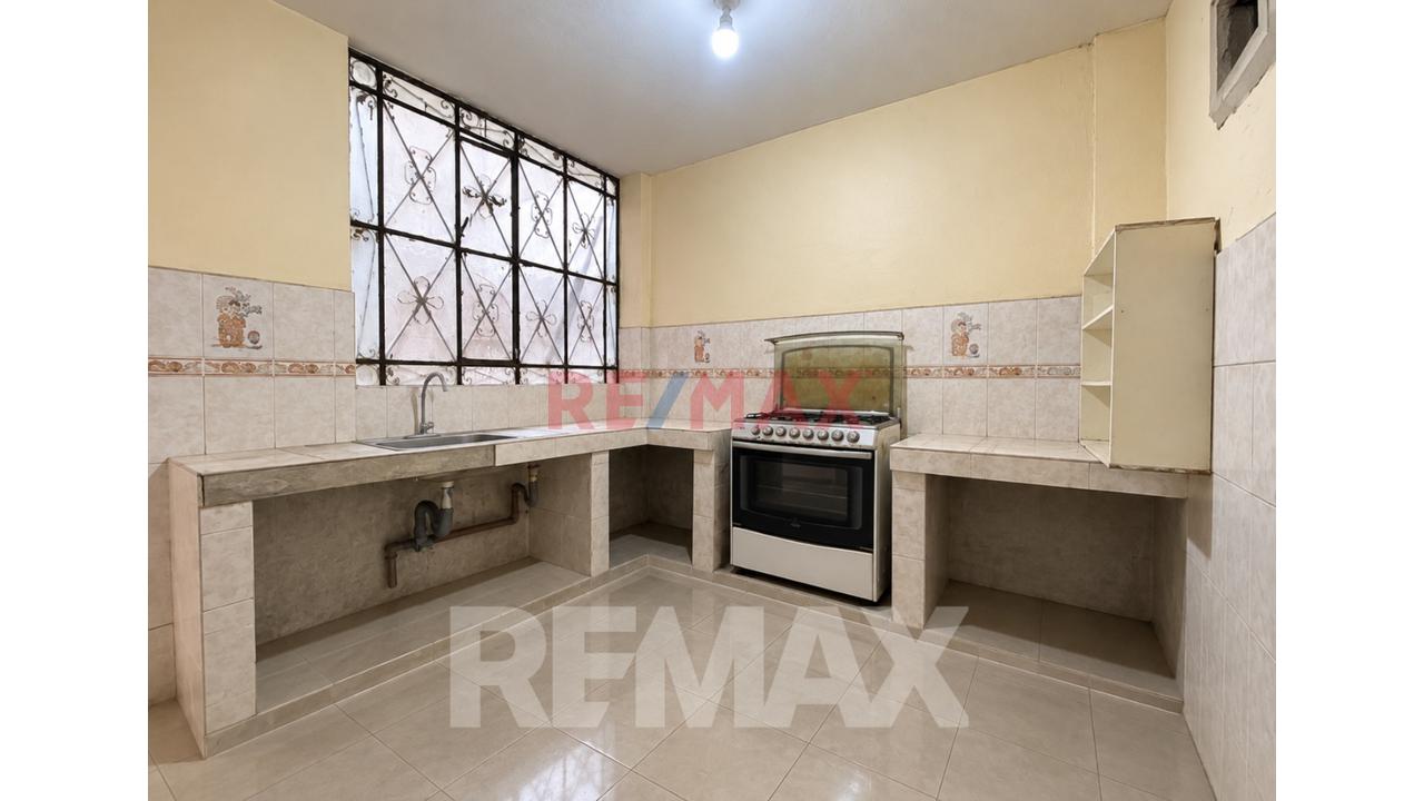 Venta De Casa De 3 Pisos 150 M² En San Juan De Miraflores - 11