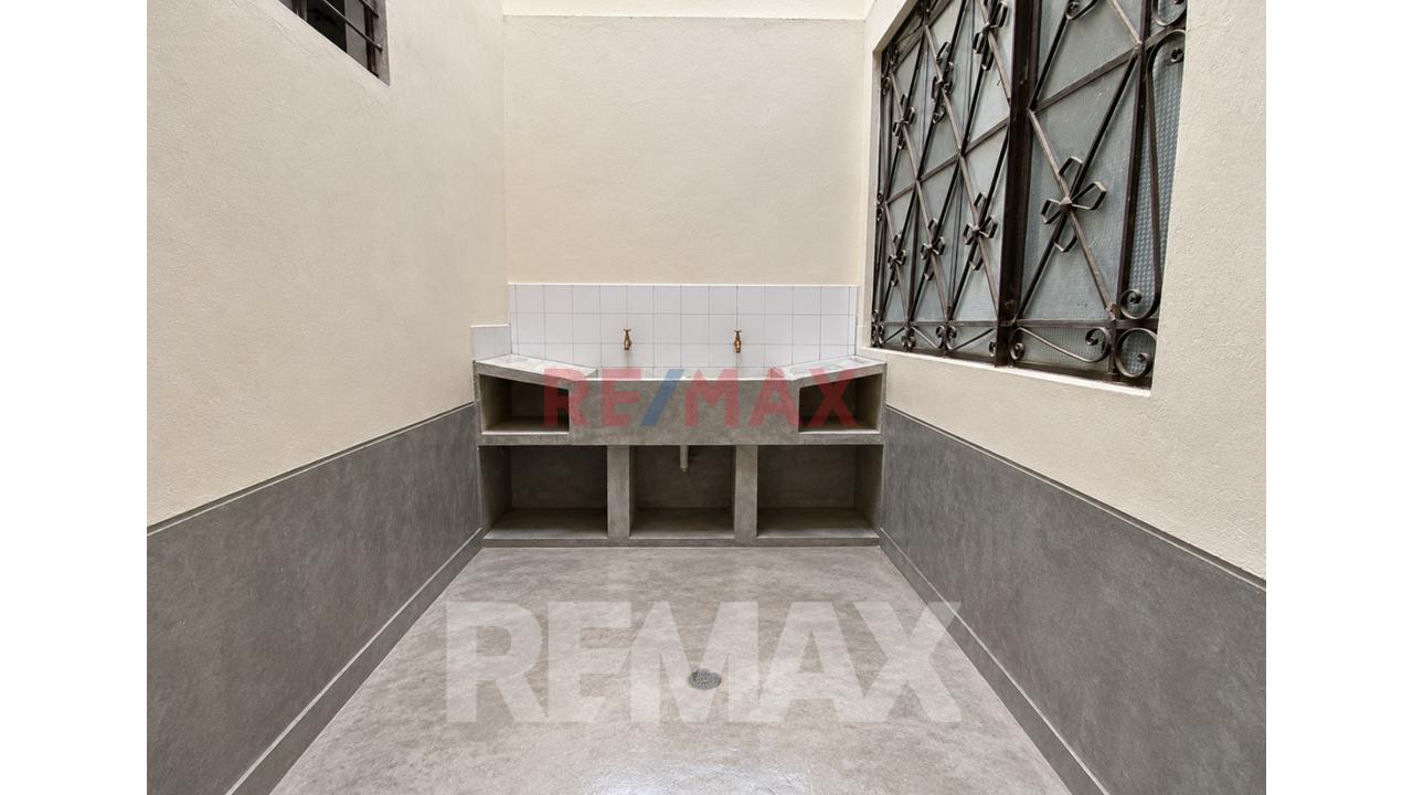 Venta De Casa De 3 Pisos 150 M² En San Juan De Miraflores - 10
