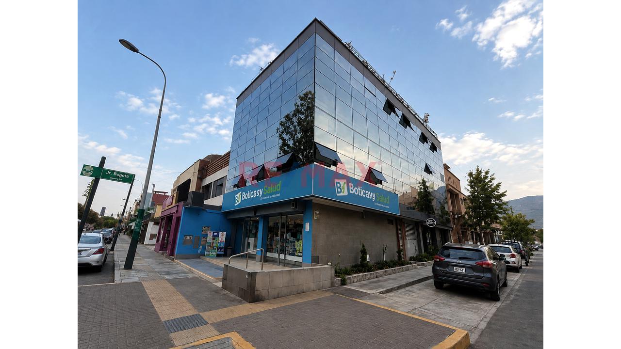 Oficina En Alquiler Tercer Piso En Plena Av. Flora Tristan - La Molina - 2