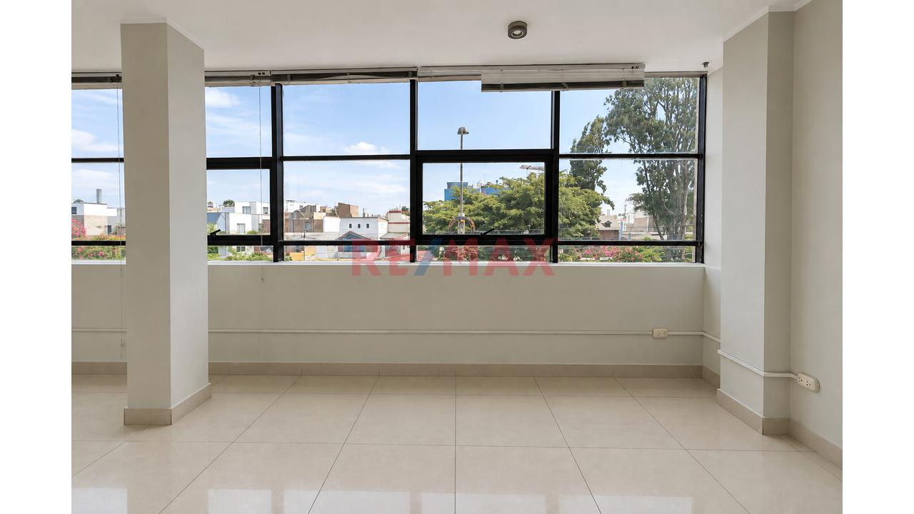 Oficina En Alquiler Tercer Piso En Plena Av. Flora Tristan - La Molina - 8