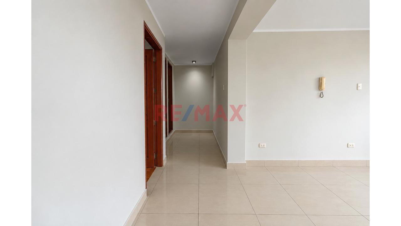 Oficina En Alquiler Tercer Piso En Plena Av. Flora Tristan - La Molina - 17