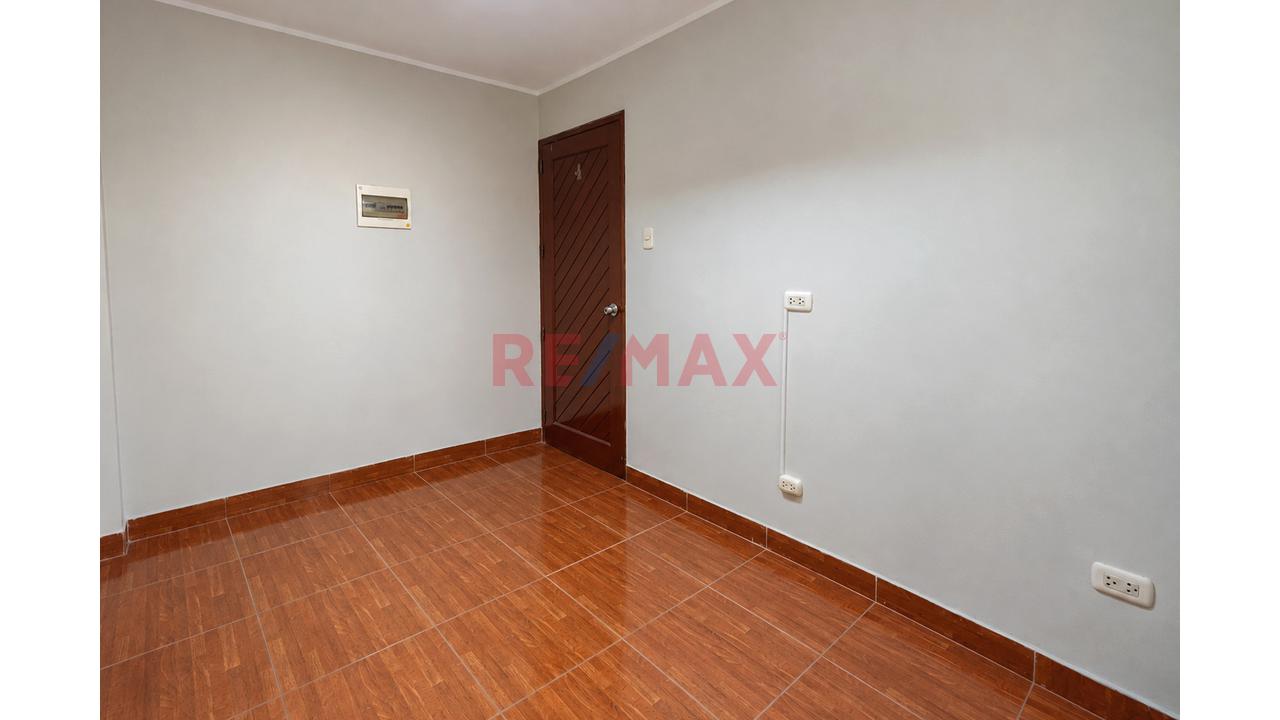 Oficina En Alquiler Tercer Piso En Plena Av. Flora Tristan - La Molina - 16