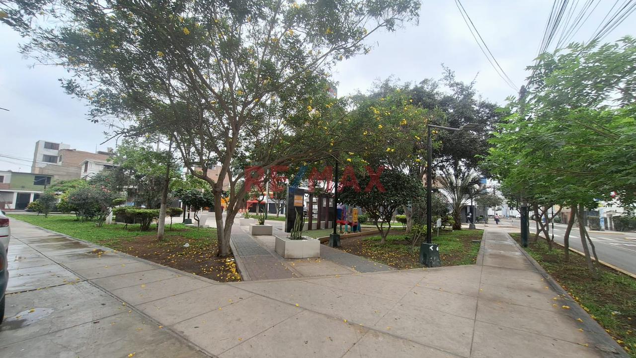 Se Vende Casa En San Juan Miraflores Como Terreno - 20