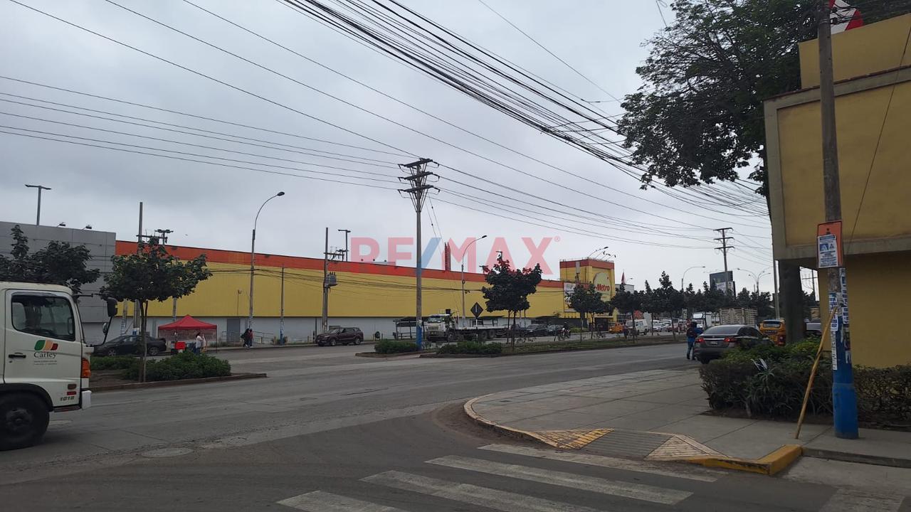 Se Vende Casa En San Juan Miraflores Como Terreno - 13
