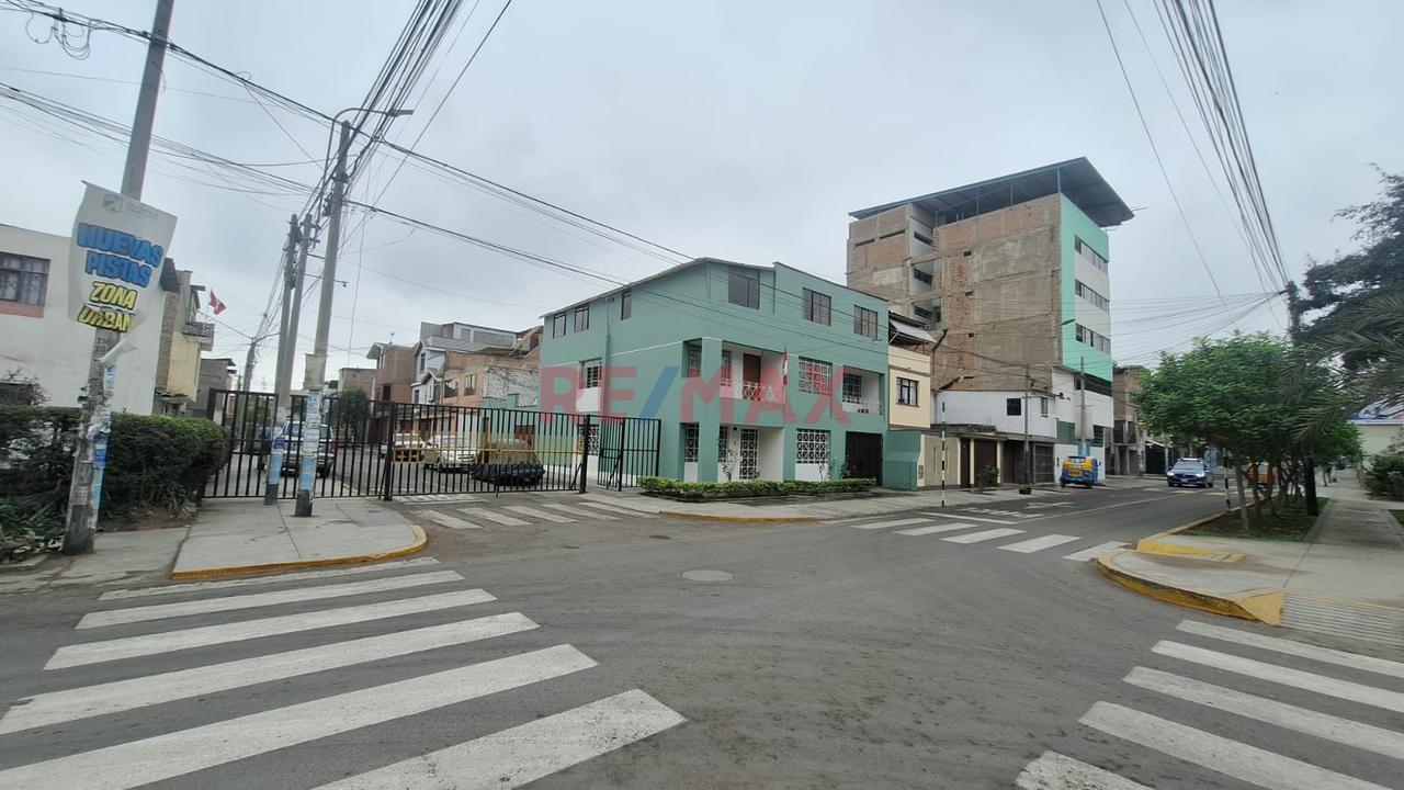 Se Vende Casa En San Juan Miraflores Como Terreno - 15