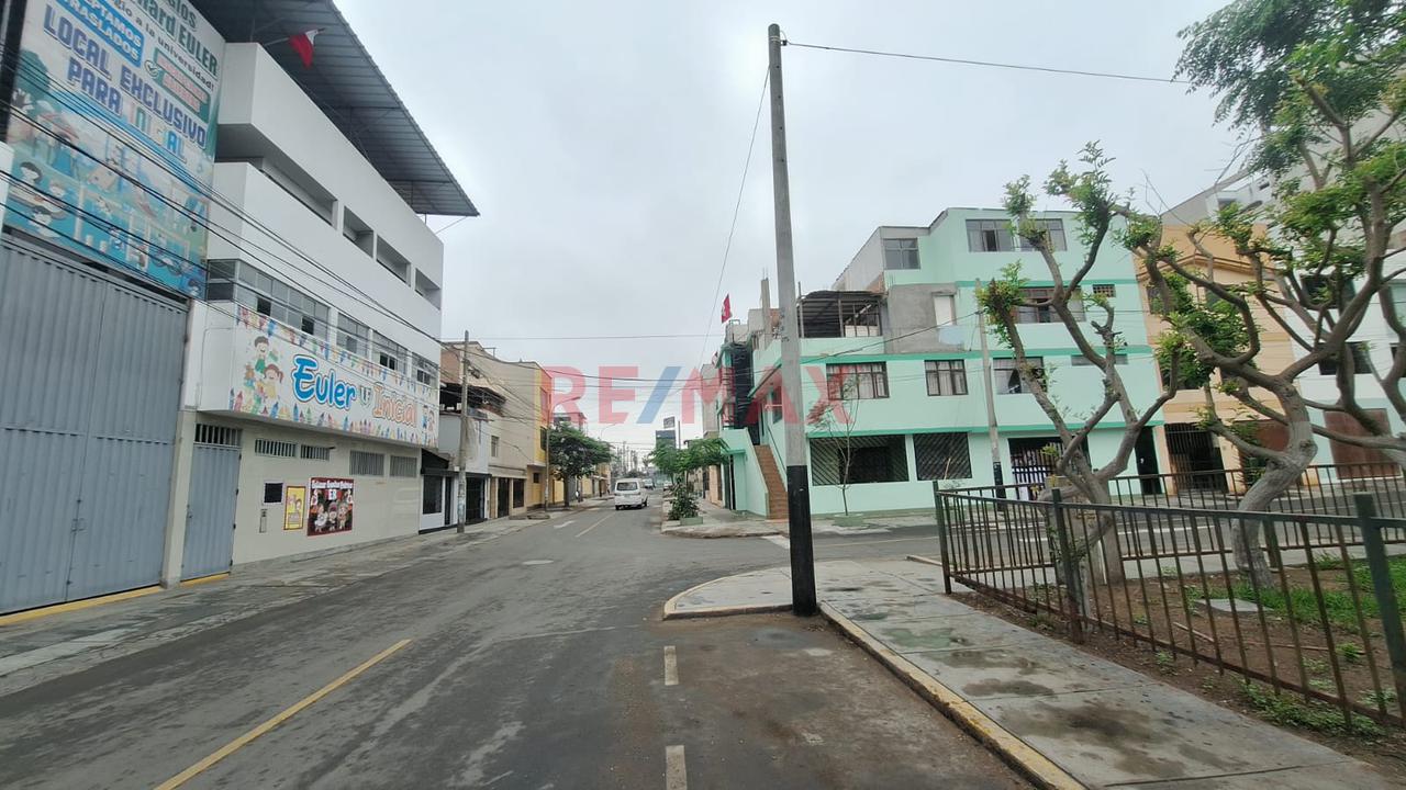 Se Vende Casa En San Juan Miraflores Como Terreno - 19