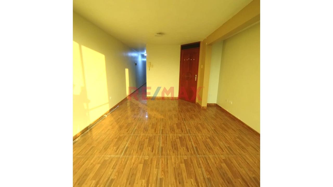 Se Vende-Dpto-70M2-3 Dorm-Urbanizacion El Alamo De Comas — foto 2
