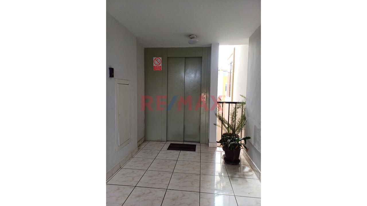 Departamento Exclusivo En Surco – Seguridad, Ascensor Y Excelente Ubicación - 3