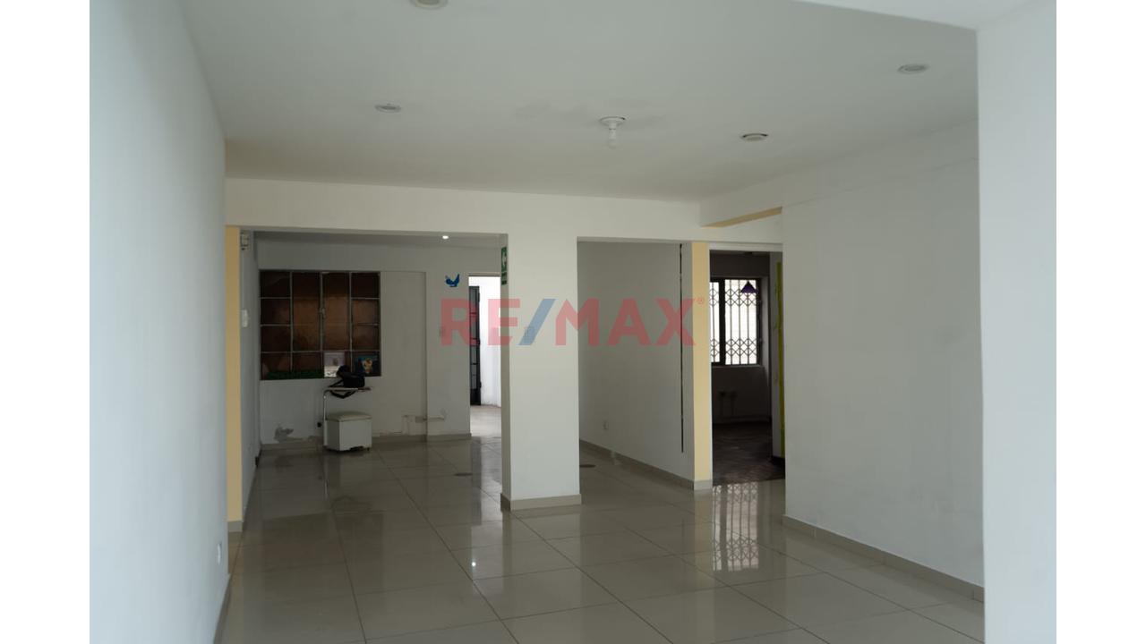 Local En Venta Con 7 Ambientes - 7