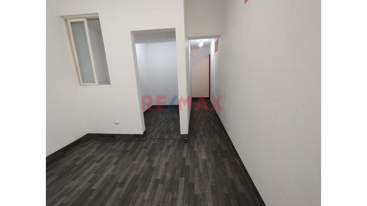 Local En Venta Con 7 Ambientes - 13