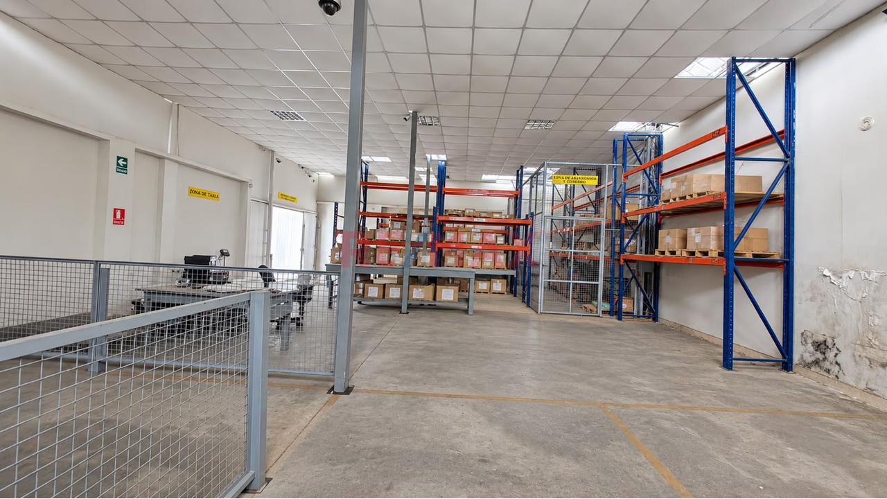 Amplio Local Industrial En Av. Quilca – Callao — foto 9