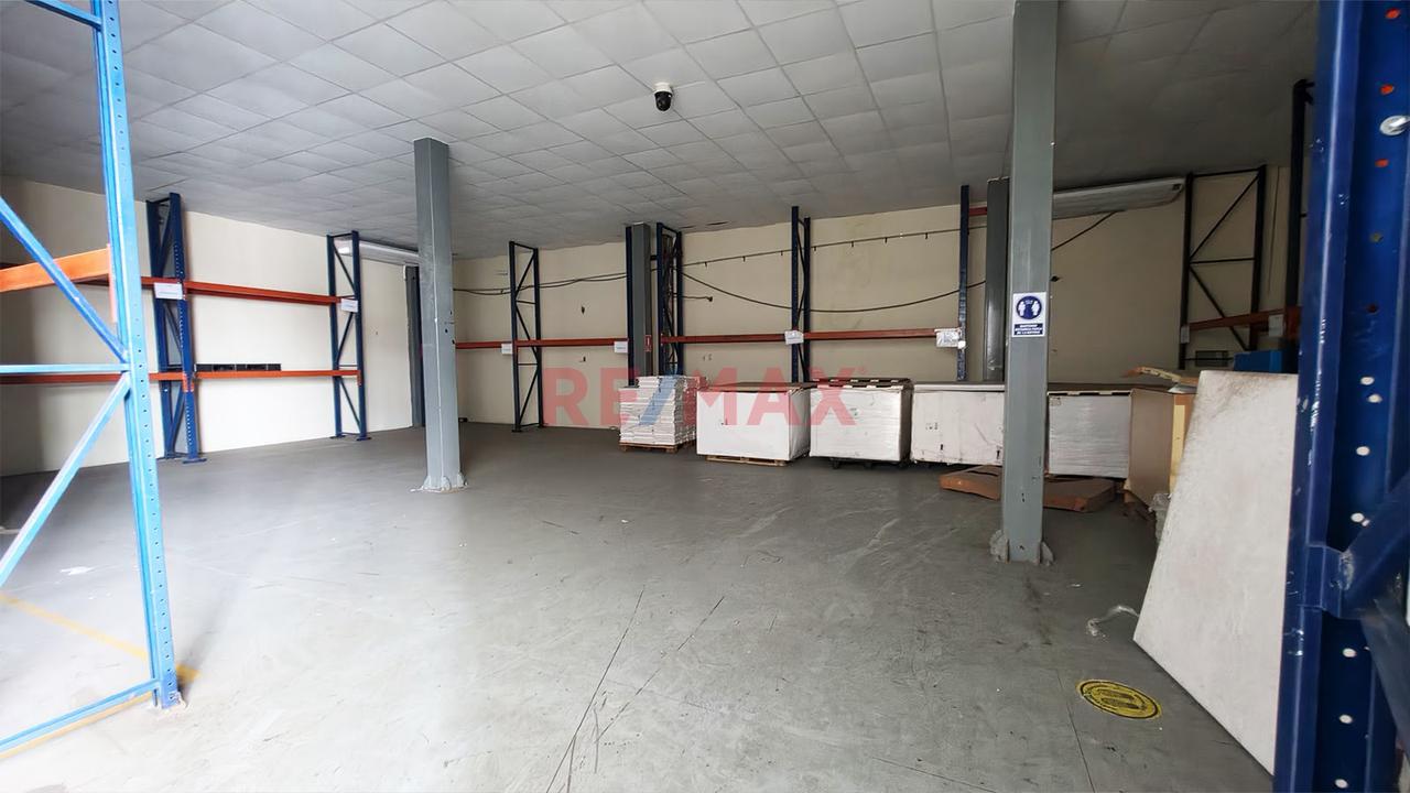 Amplio Local Industrial En Av. Quilca – Callao — foto 11