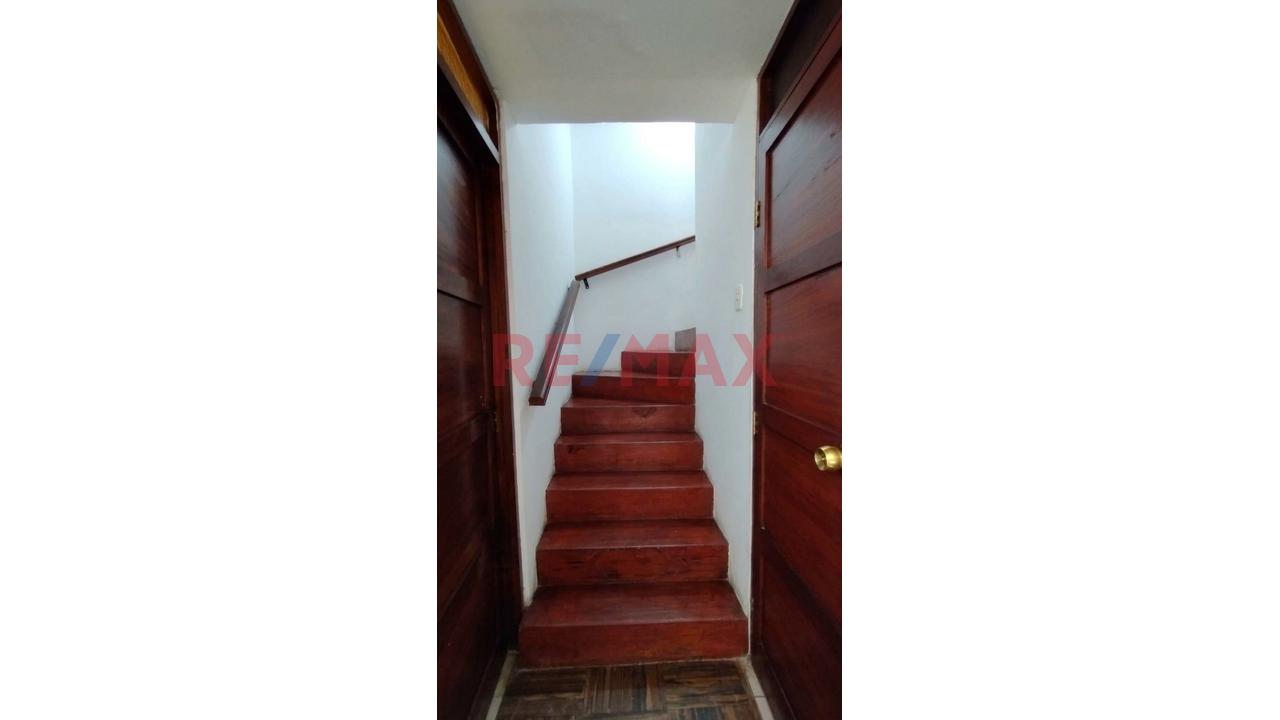 ¡Excelente Oportunidad De Inversión! Casa Multifamiliar De 3 Pisos Con Entradas Independientes En La Perla, Callao — foto 4
