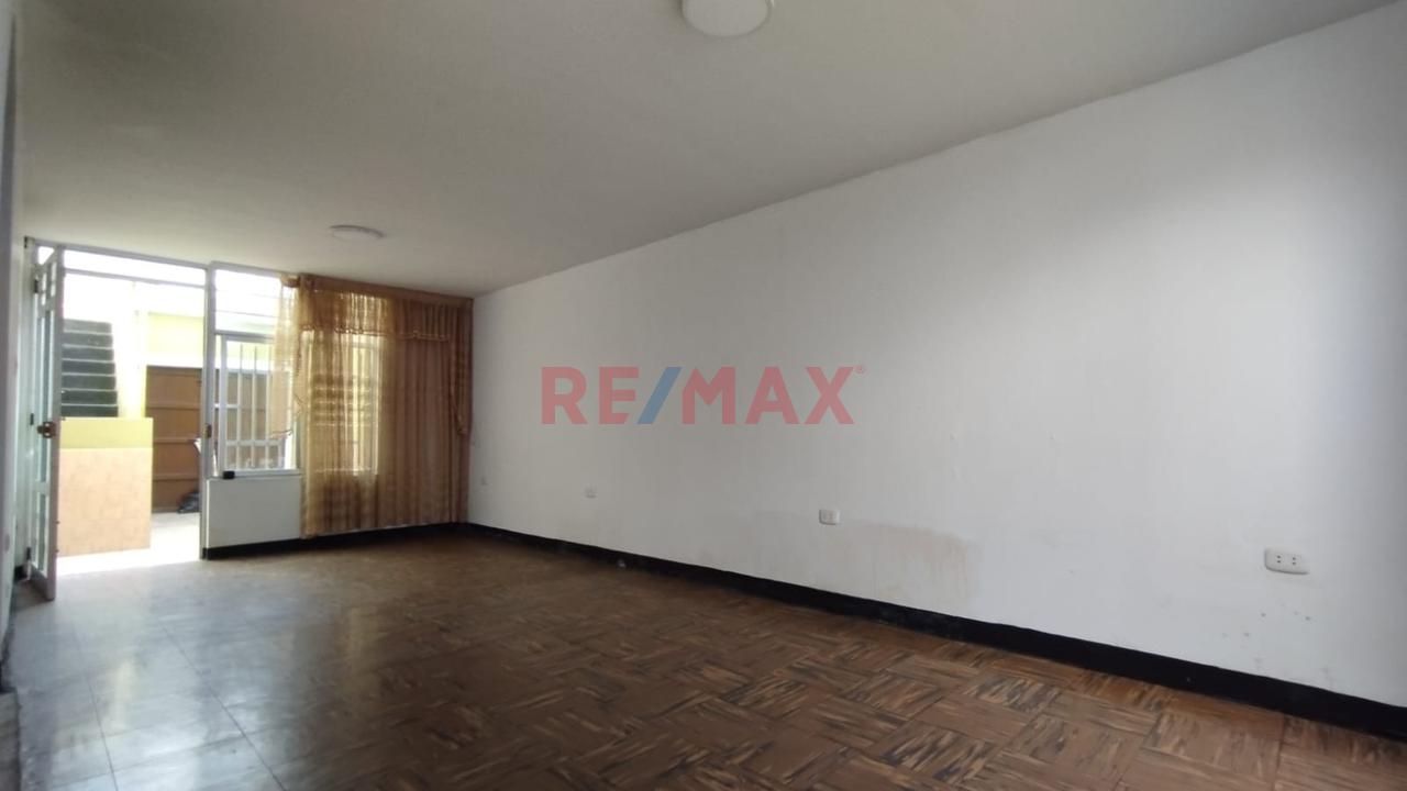 ¡Excelente Oportunidad De Inversión! Casa Multifamiliar De 3 Pisos Con Entradas Independientes En La Perla, Callao — foto 12