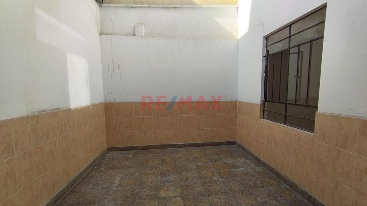 ¡Excelente Oportunidad De Inversión! Casa Multifamiliar De 3 Pisos Con Entradas Independientes En La Perla, Callao — foto 9