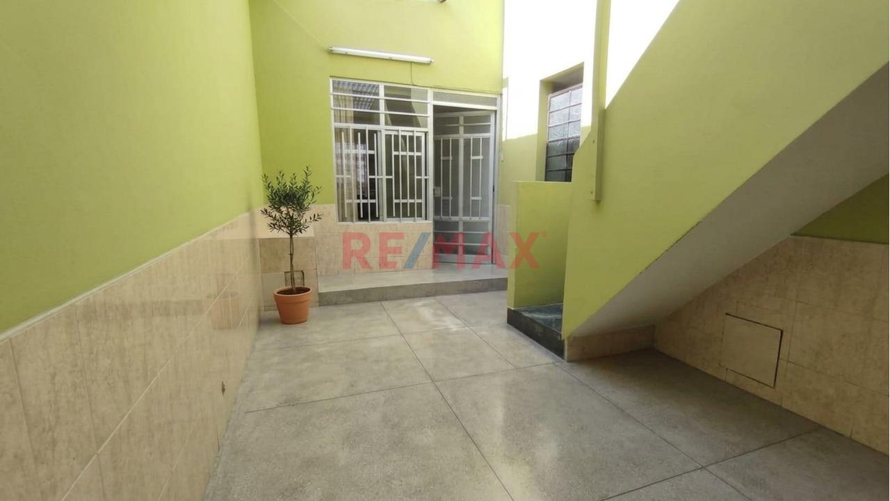 ¡Excelente Oportunidad De Inversión! Casa Multifamiliar De 3 Pisos Con Entradas Independientes En La Perla, Callao — foto 5