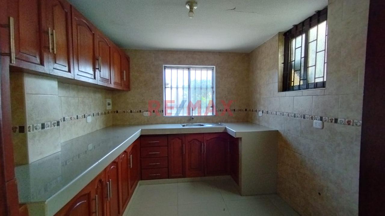 ¡Excelente Oportunidad De Inversión! Casa Multifamiliar De 3 Pisos Con Entradas Independientes En La Perla, Callao — foto 14