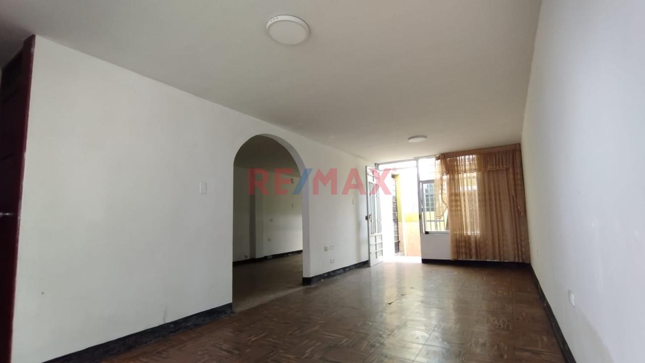 ¡Excelente Oportunidad De Inversión! Casa Multifamiliar De 3 Pisos Con Entradas Independientes En La Perla, Callao — foto 7