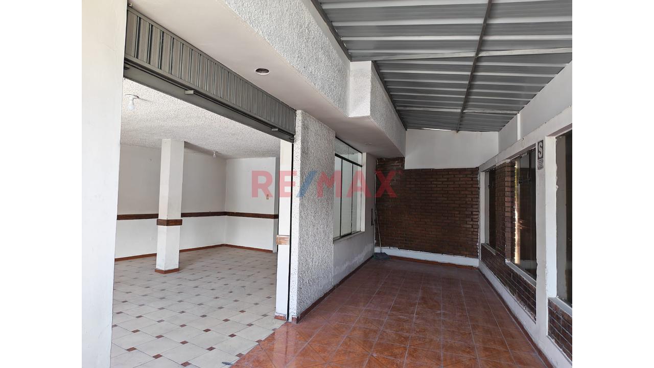 🏢 Local Comercial En Esquina – Av. Jorge Chávez, Arequipa — foto 2