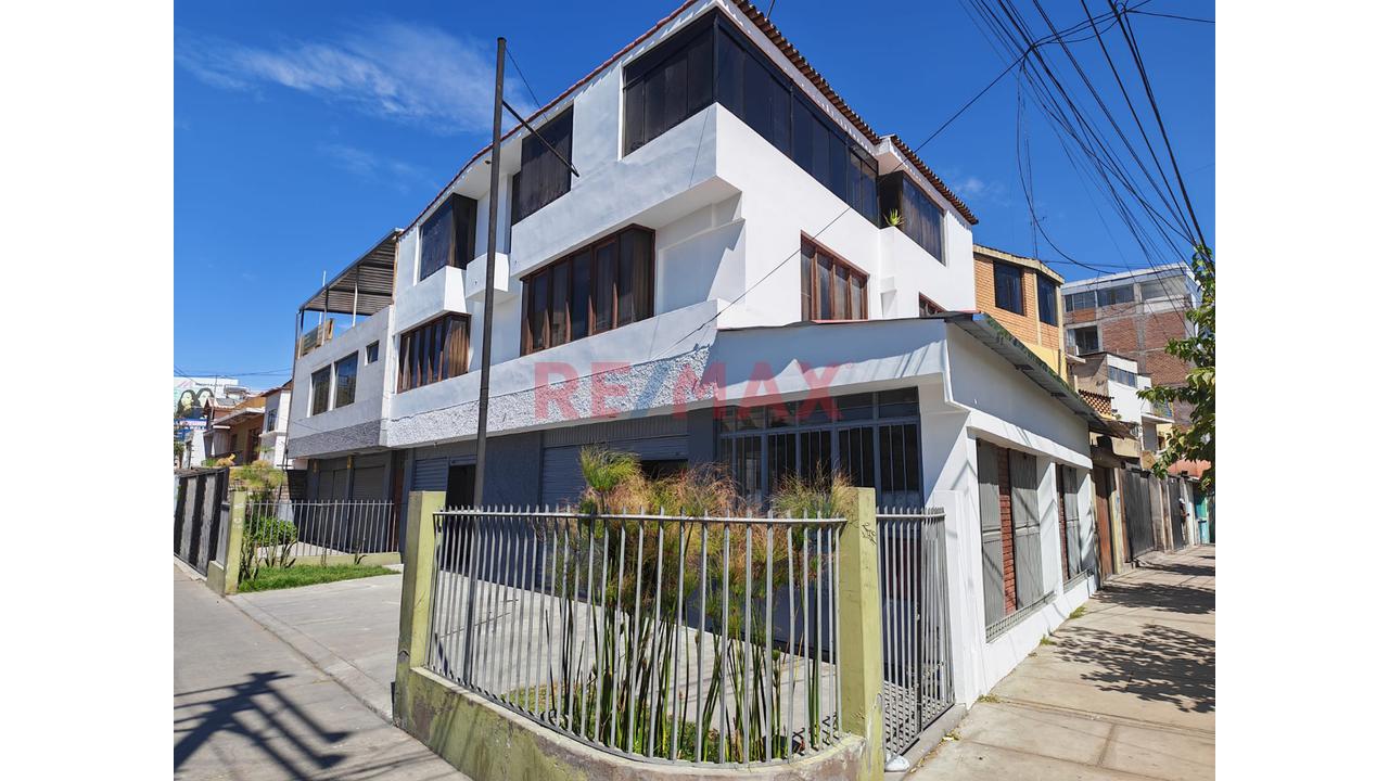 🏢 Local Comercial En Esquina – Av. Jorge Chávez, Arequipa — foto 4