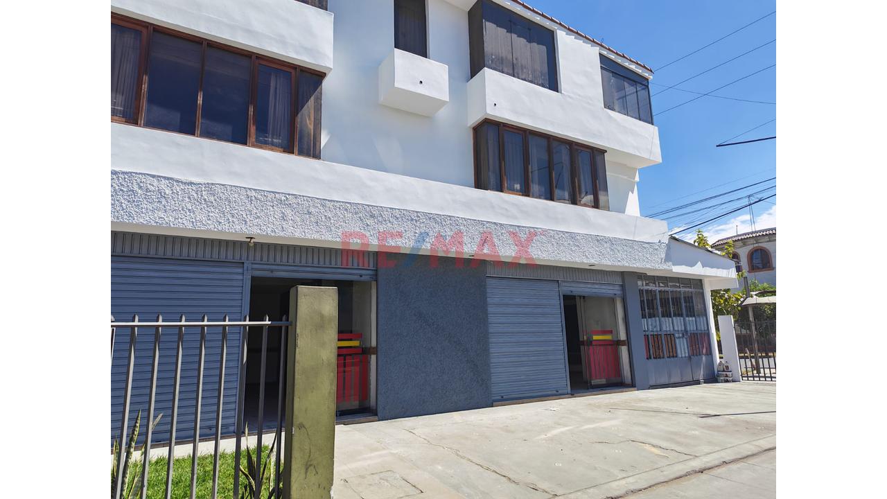 🏢 Local Comercial En Esquina – Av. Jorge Chávez, Arequipa