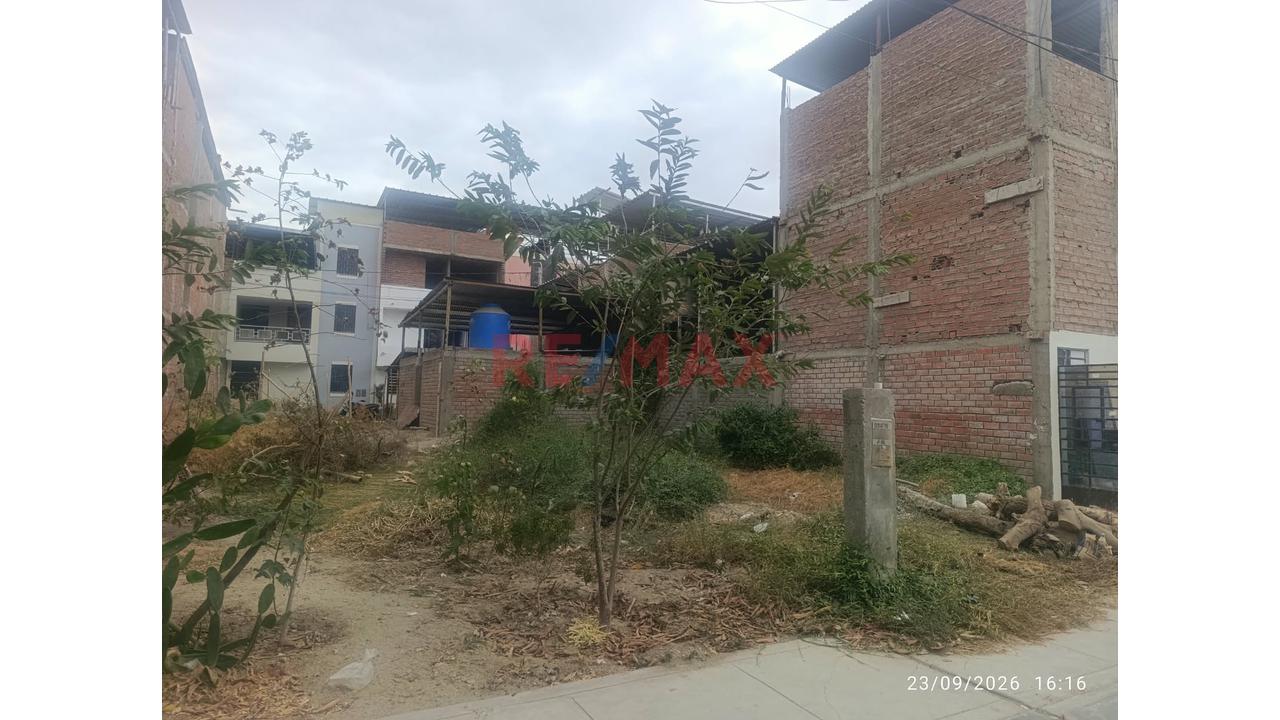 Vendo Amplio Terreno De 173.00 M2 En Urb. Miraflores $ 50.000 — foto 2