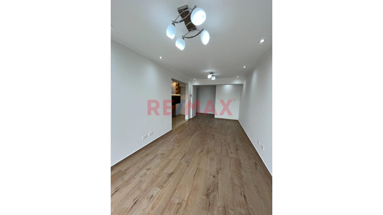 Amplio Departamento Remodelado De 3 Habitaciones, Balcón Y Doble Cochera – Magdalena Del Mar — foto 9