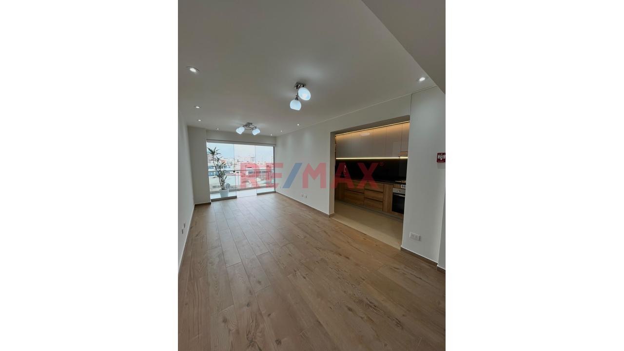 Amplio Departamento Remodelado De 3 Habitaciones, Balcón Y Doble Cochera – Magdalena Del Mar — foto 14