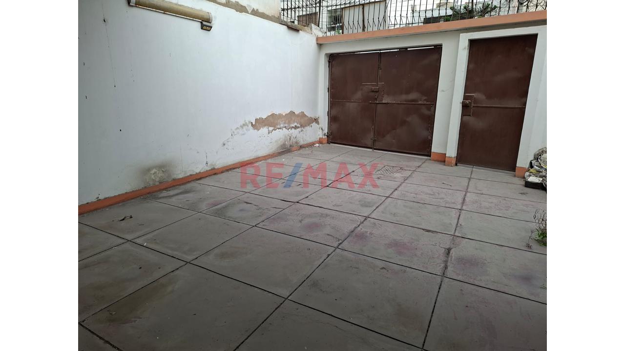 Vendo Casa Como Terreno 178 M2 Para 4 Pisos Y Azotea, En Calle Alfa Y Omega, Surquillo — foto 7