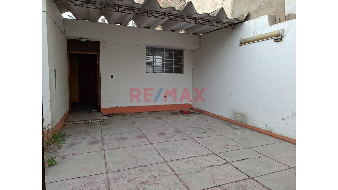 Vendo Casa Como Terreno 178 M2 Para 4 Pisos Y Azotea, En Calle Alfa Y Omega, Surquillo — foto 3