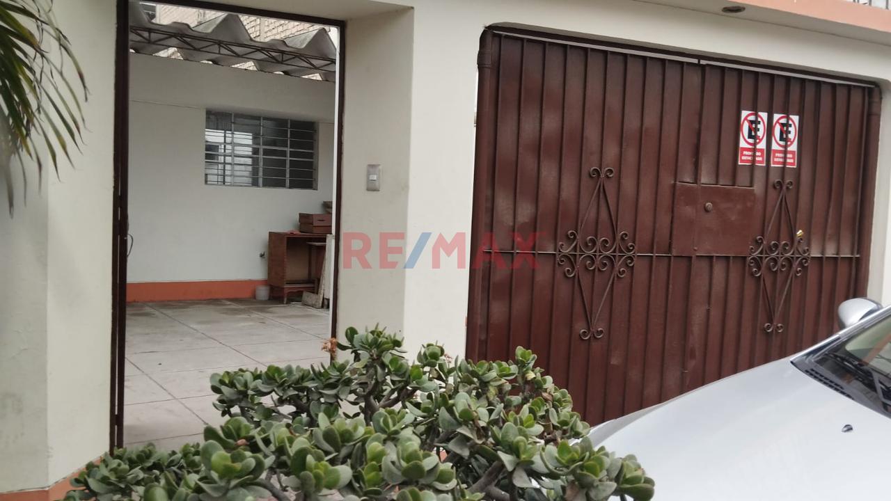 Vendo Casa Como Terreno 178 M2 Para 4 Pisos Y Azotea, En Calle Alfa Y Omega, Surquillo — foto 8