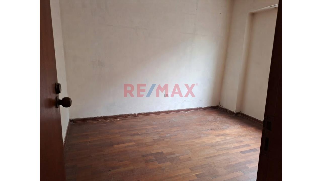 Vendo Casa Como Terreno 178 M2 Para 4 Pisos Y Azotea, En Calle Alfa Y Omega, Surquillo — foto 5