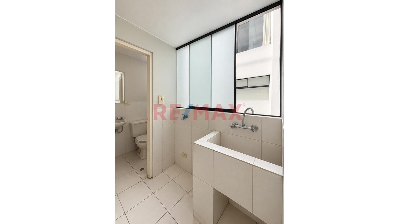 🏡 Alquiler De Amplio Departamento Frente A Parque En La Castellana – Surco — foto 15