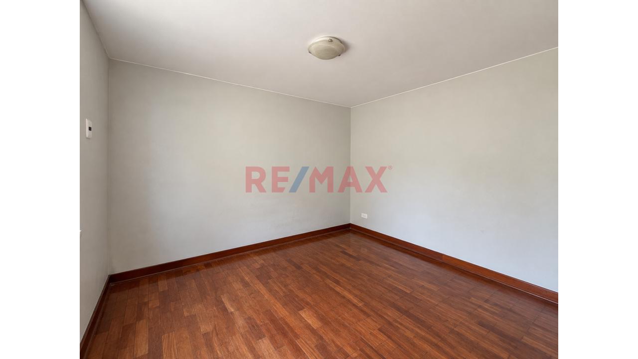 🏡 Alquiler De Amplio Departamento Frente A Parque En La Castellana – Surco — foto 12