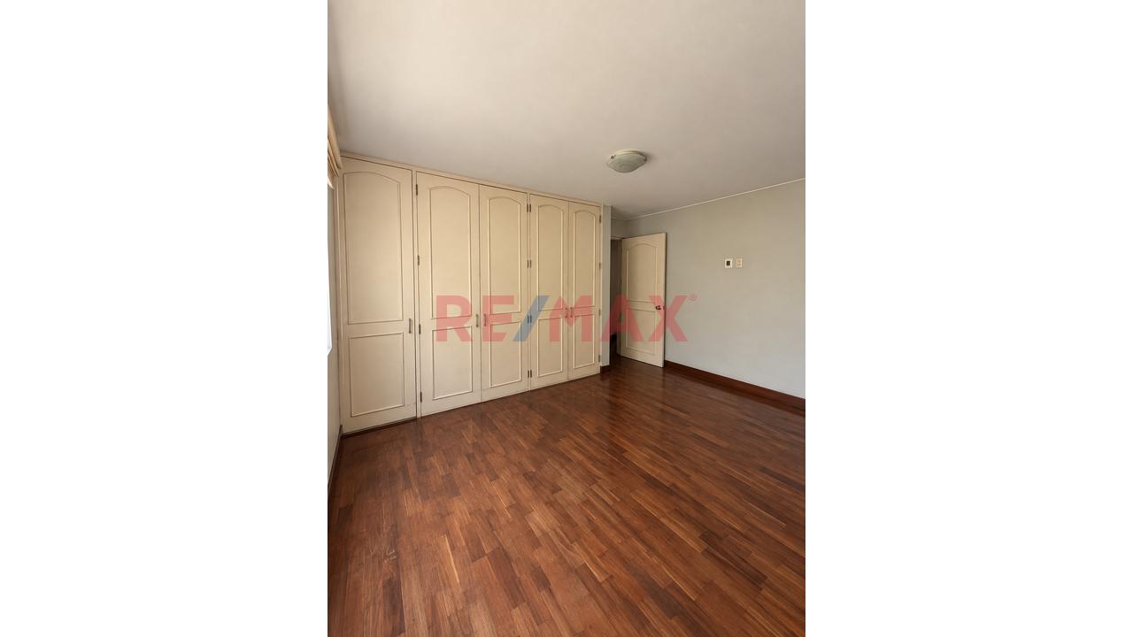 🏡 Alquiler De Amplio Departamento Frente A Parque En La Castellana – Surco — foto 5