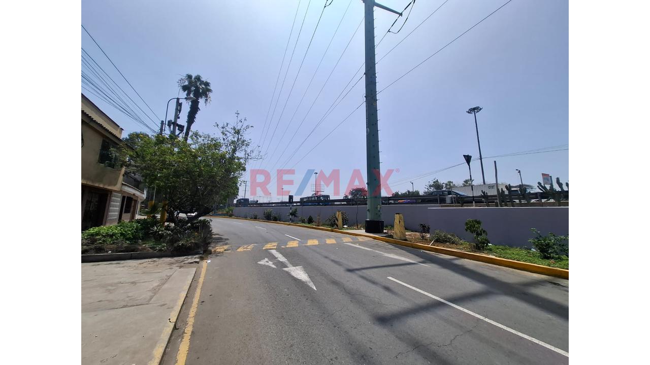 Casa En Venta En Inmediaciones De Salamanca – Olimpo, Ate – A Media Cuadra Del Parque Juno Y A Pocos Metros De La Vía De Evitamiento — foto 2